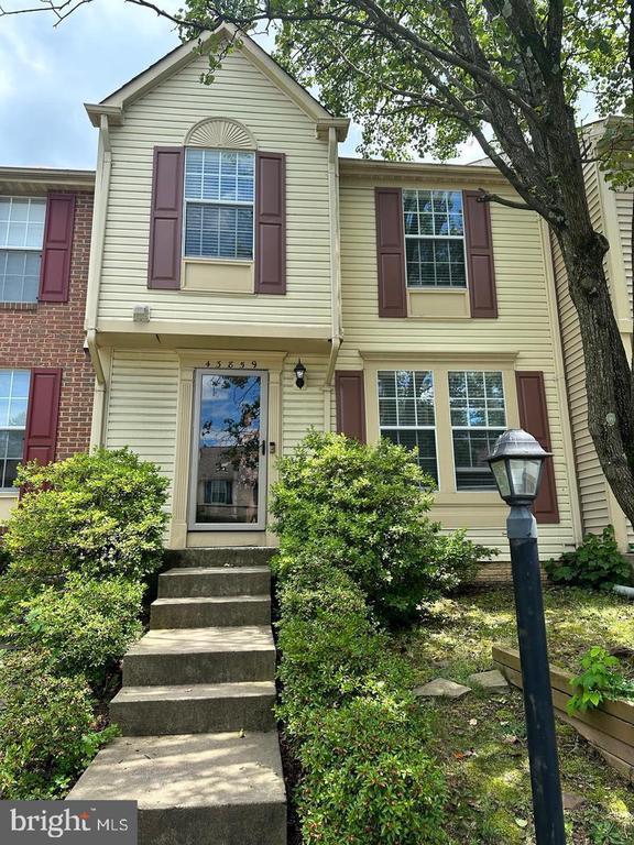 property at 43859 Chloe Terrace