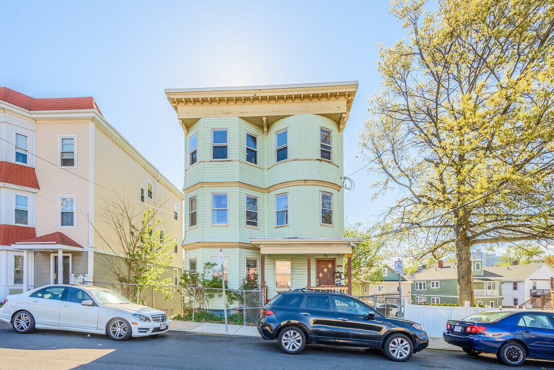 57 Walden St, Unit 2 in Boston, MA - Foto de edificio