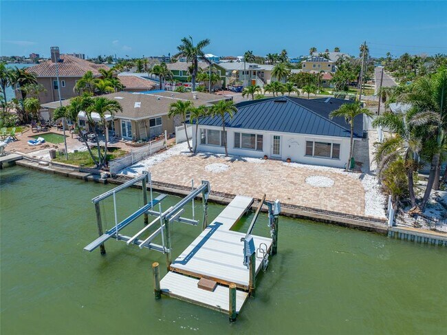 16009 6th St E in Redington Beach, FL - Building Photo - Building Photo