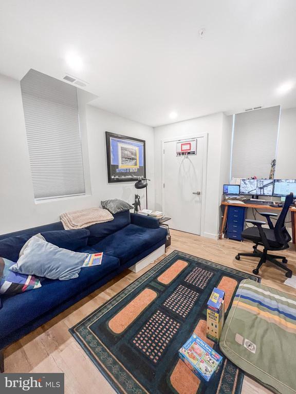 property at 610 S 6th St