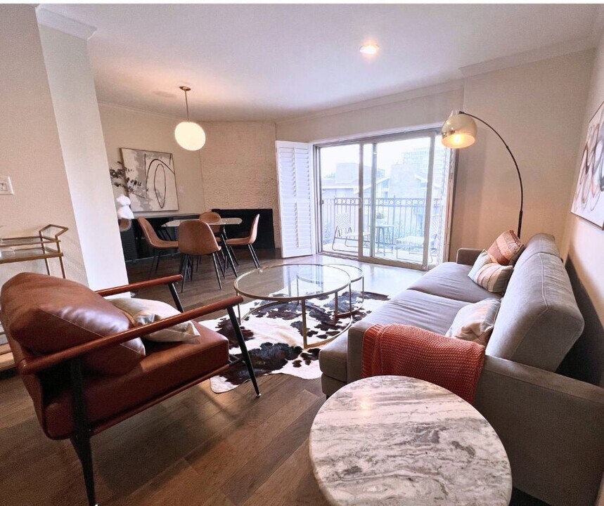 141 S Clark Dr in Los Angeles, CA - Building Photo