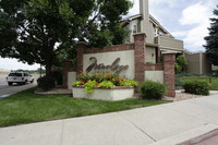 Miralago Condominiums in Littleton, CO - Foto de edificio - Building Photo