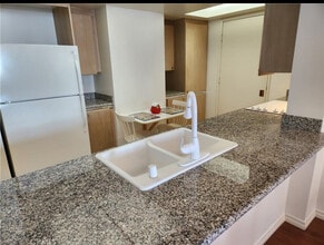 850 E Ocean Blvd, Unit 212 in Long Beach, CA - Building Photo - Building Photo
