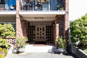 Kerrisdale Town House in Vancouver, BC - Building Photo - Building Photo