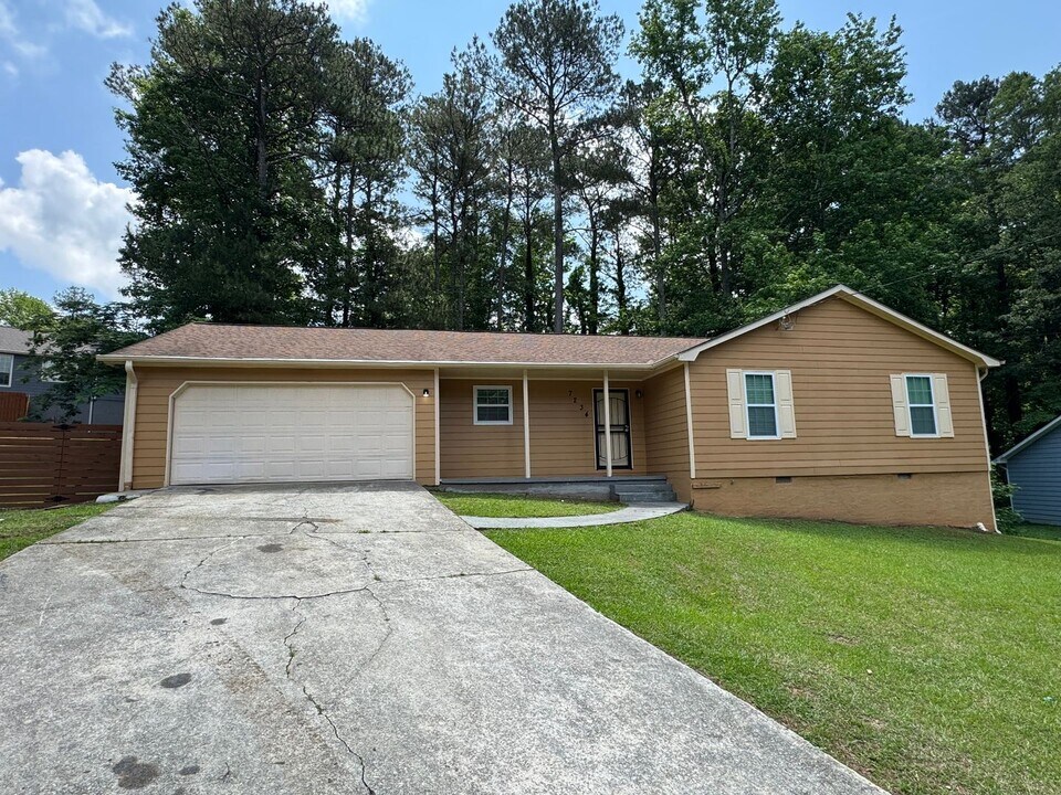 7234 Angie Ct in Riverdale, GA - Building Photo