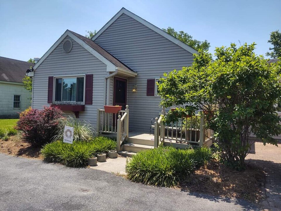 32472 McCary Rd, Unit Roxana Apt. in Frankford, DE - Foto de edificio