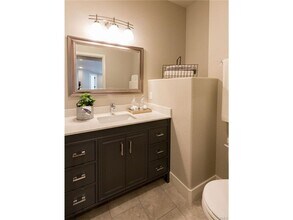 198 E 1st Ave in Chico, CA - Building Photo - Building Photo