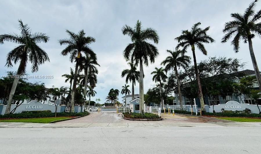8660 SW 212th St in Cutler Bay, FL - Building Photo