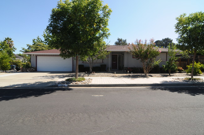 304 Carlton Ave in Los Gatos, CA - Foto de edificio - Building Photo