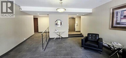 3905 Riverside Dr E in Windsor, ON - Foto de edificio - Building Photo