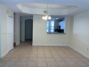 10159 NW 43rd Terrace in Doral, FL - Foto de edificio - Building Photo