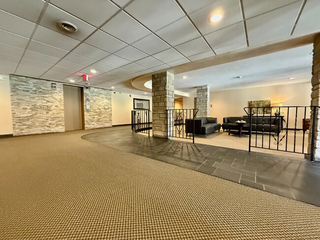 600 Thames Pkwy in Park Ridge, IL - Building Photo - Building Photo