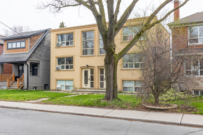 545 Davisville Av in Toronto, ON - Building Photo - Building Photo