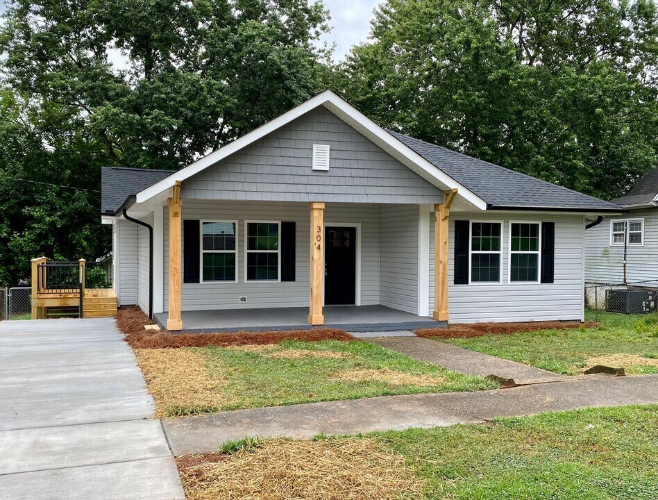 304 S King St in Gastonia, NC - Building Photo