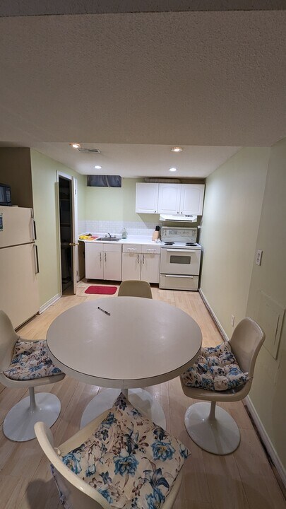38 Carrington Dr in Richmond Hill, ON - Building Photo
