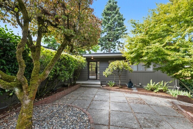3527 43rd Ave W in Seattle, WA - Building Photo - Building Photo