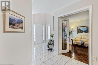5100 Fallingbrook Dr in Mississauga, ON - Building Photo - Building Photo