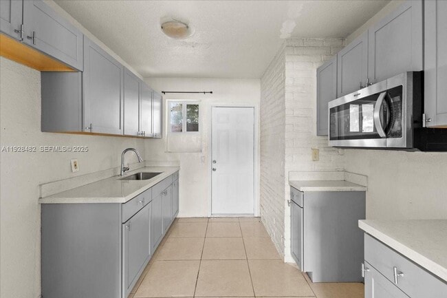 140 NW 198th St in Miami, FL - Building Photo - Building Photo