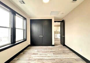 54 Lincoln St, Unit 302 in Newark, NJ - Foto de edificio - Building Photo