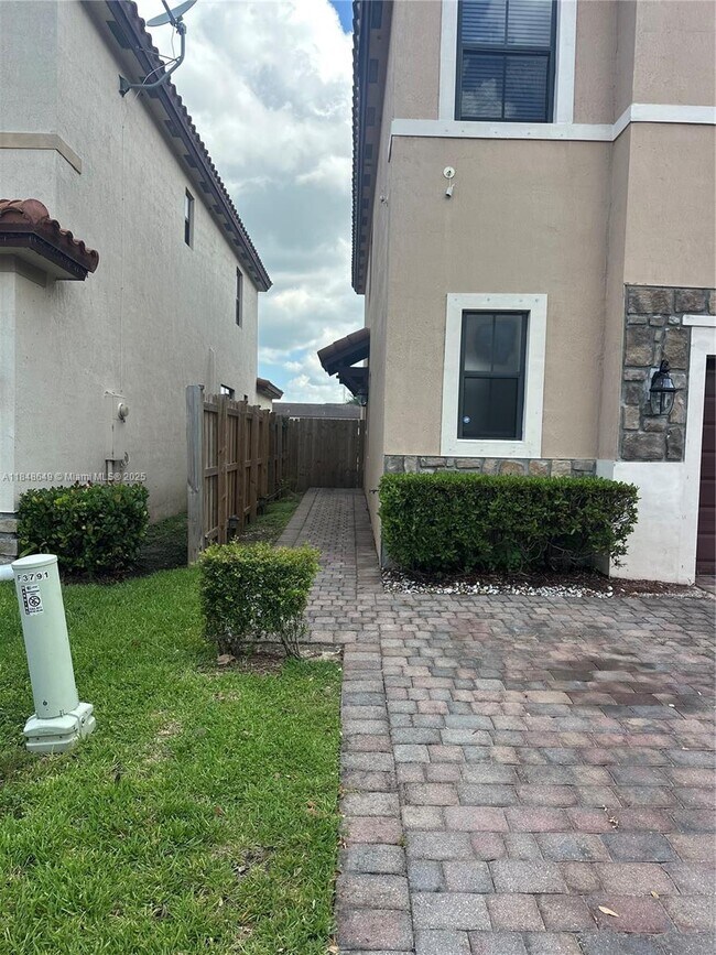 3797 NE 2nd St in Homestead, FL - Building Photo - Building Photo
