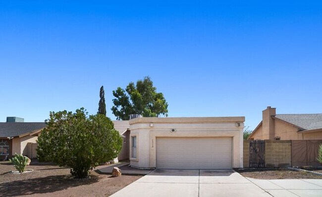 3329 W Los Reales Rd in Tucson, AZ - Building Photo - Building Photo
