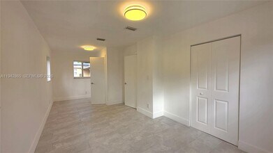 1700 N Cypress Rd in Pompano Beach, FL - Building Photo - Building Photo