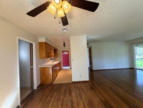 4881 Goodwater Ave in Redding, CA - Building Photo - Building Photo