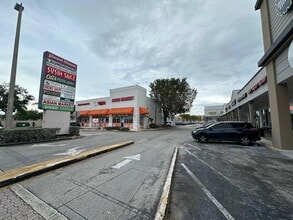 10900 SW 104th St, Unit 322 in Miami, FL - Foto de edificio - Building Photo