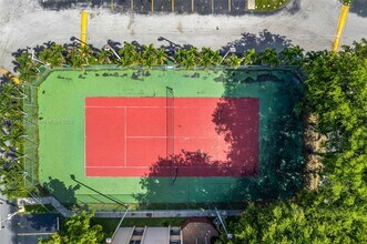 271 W Park Dr in Miami, FL - Building Photo - Building Photo