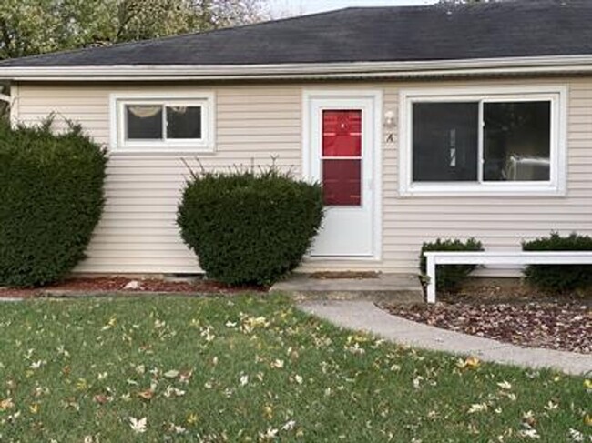 property at 902 S Walnut St