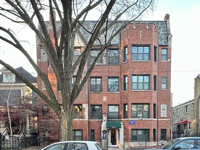 property at 4644 N Paulina St