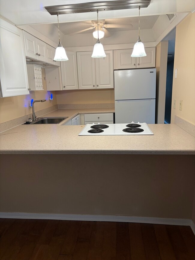 6617 Poplar Ave, Unit 6617 Poplar Ave #3 in Germantown, TN - Foto de edificio - Building Photo