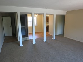 Lake Forest North Apartments in Omaha, NE - Building Photo - Interior Photo