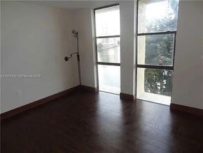 17500 N Bay Rd, Unit S403 in Sunny Isles Beach, FL - Building Photo - Building Photo