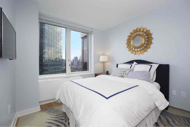 4325 Hunter St in Queens, NY - Building Photo - Building Photo
