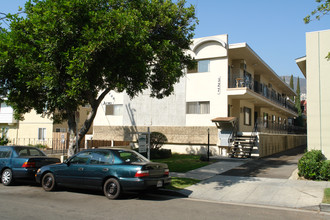 327 Cameron Pl in Glendale, CA - Building Photo - Building Photo