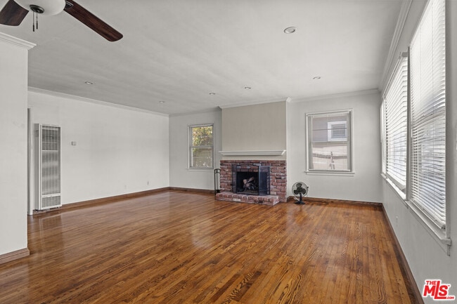 2421 Cloy Ave in Los Angeles, CA - Building Photo - Building Photo