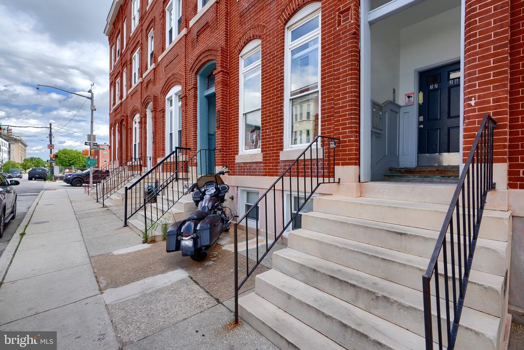 1729 Guilford Ave in Baltimore, MD - Building Photo