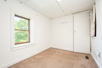 1004 College Ave in Morgantown, WV - Foto de edificio - Building Photo