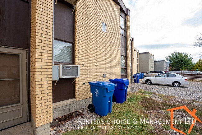 Second Floor Apartment with Assigned Parki... in Lethbridge, AB - Building Photo - Building Photo