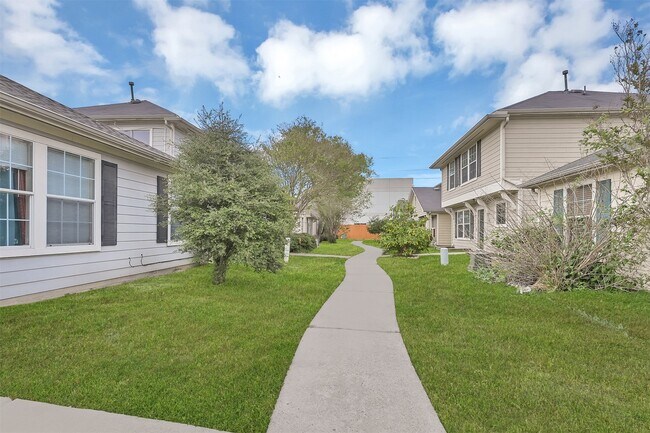 935 Verde Trails Dr in Houston, TX - Building Photo - Building Photo