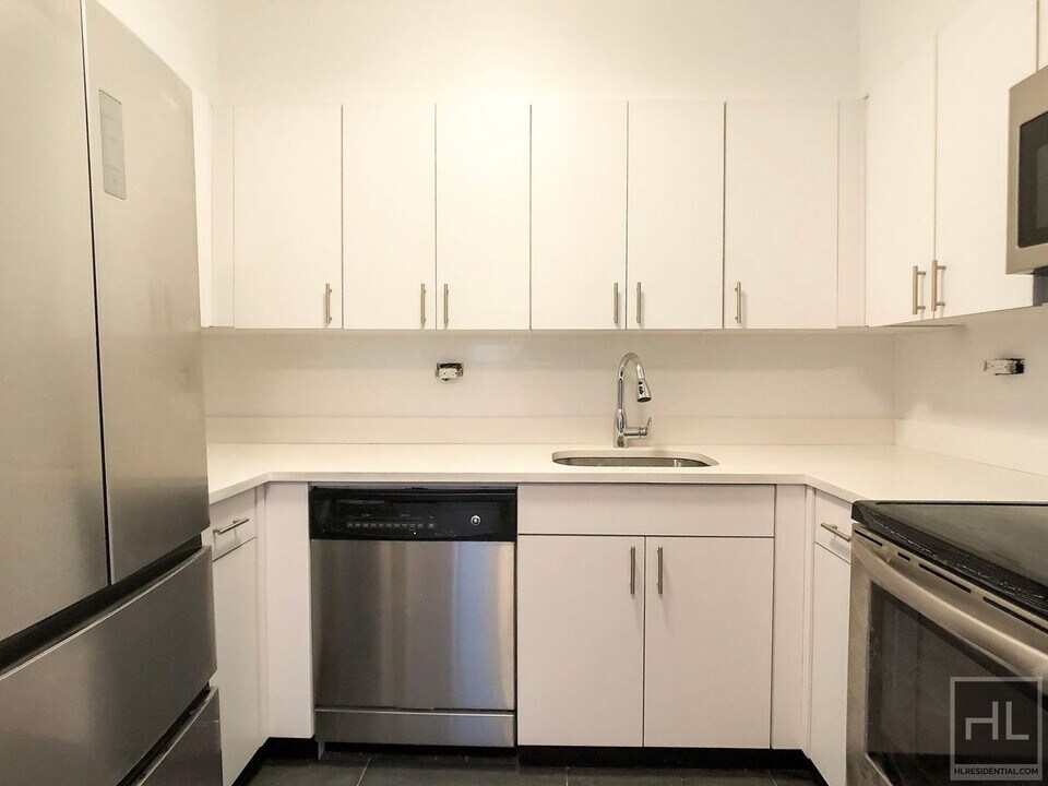 EAST 69 STREET in New York, NY - Building Photo