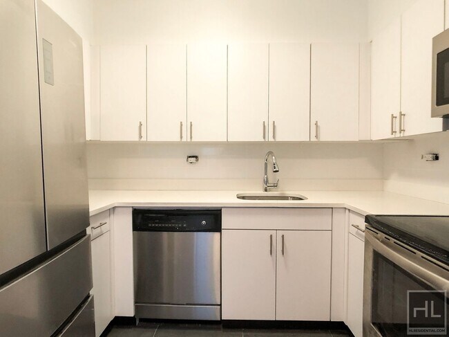 EAST 69 STREET in New York, NY - Building Photo - Building Photo