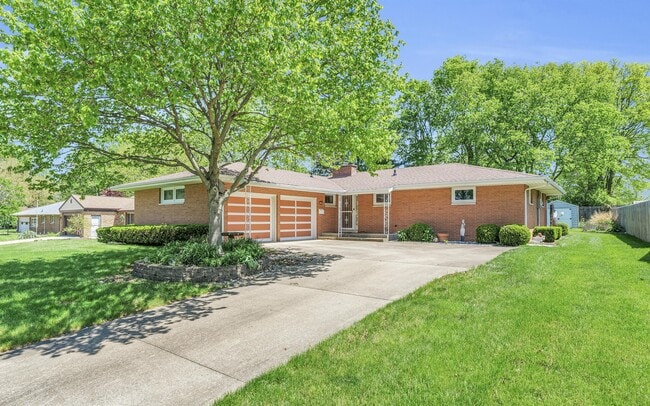 property at 1702 Golfview Dr