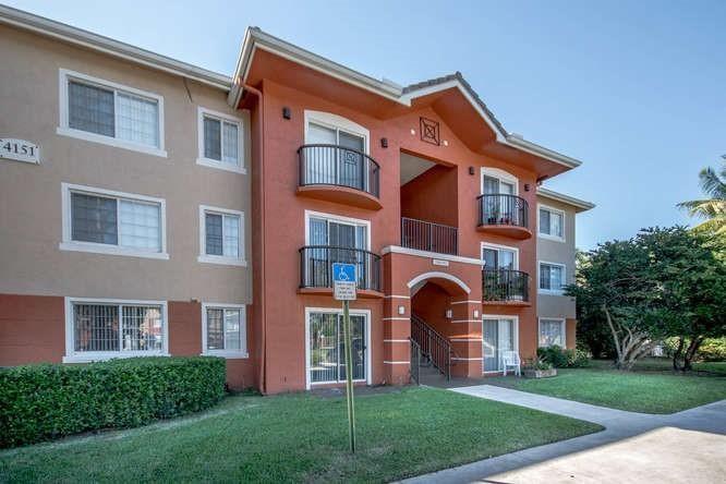 4151 N Haverhill Rd in West Palm Beach, FL - Building Photo