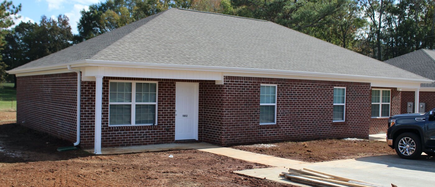 19052 Valerie Way in Toney, AL - Building Photo