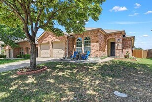 1301 Mockingbird Dr in Aubrey, TX - Building Photo