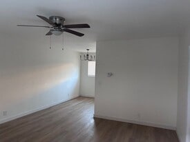 236 Monterey Rd, Unit M in South Pasadena, CA - Building Photo
