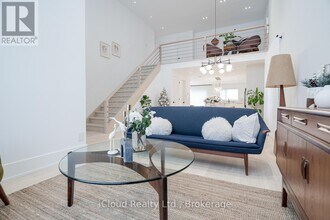 5389 Kindos St in Burlington, ON - Building Photo - Building Photo