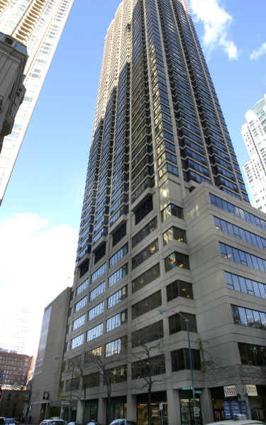 30 E Huron St in Chicago, IL - Foto de edificio - Building Photo